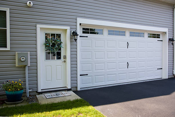 24/7 Emergency Garage Door Panel Replacement experts in Redwood, OR
